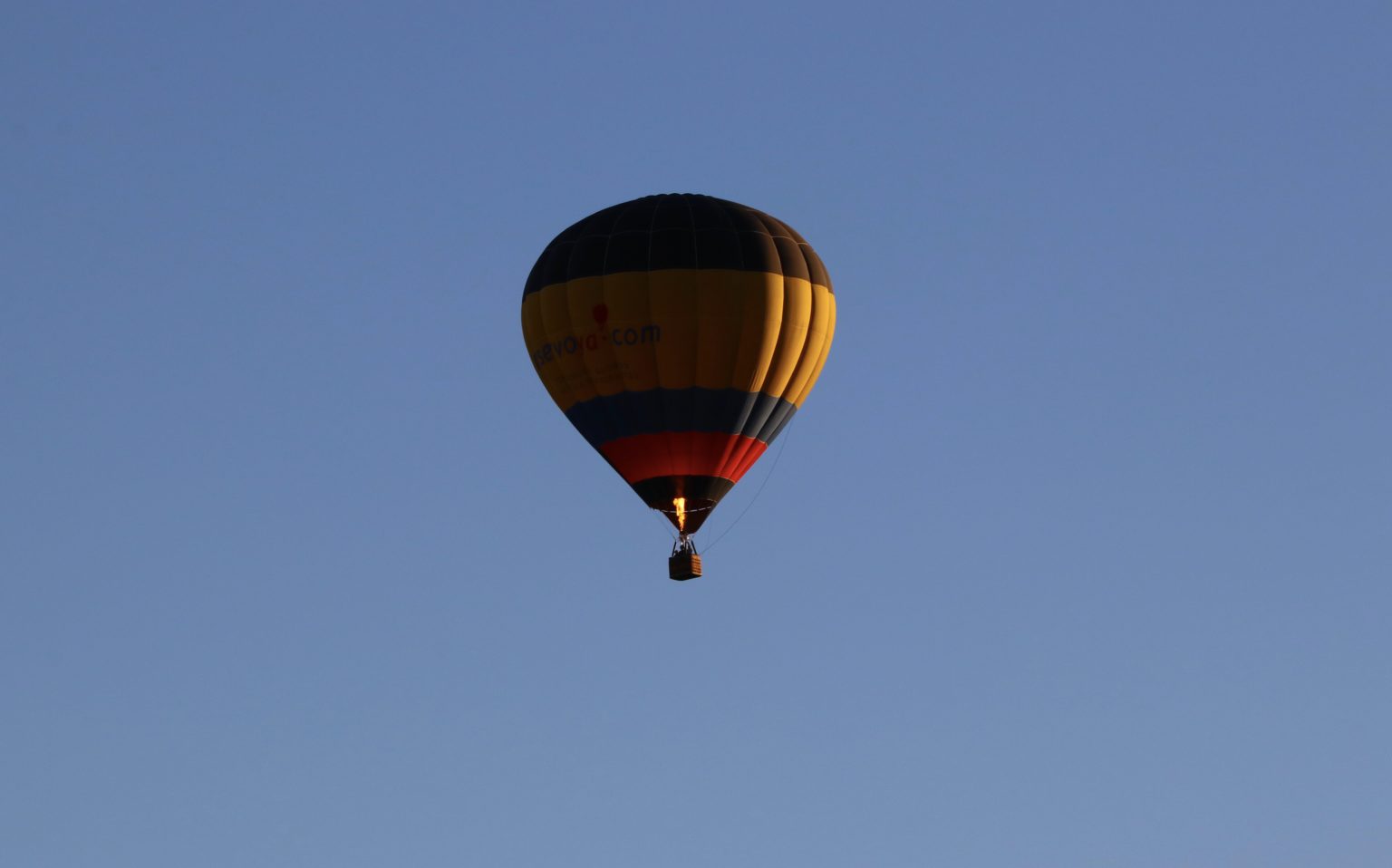 AirDrop-hot-air-balloon
