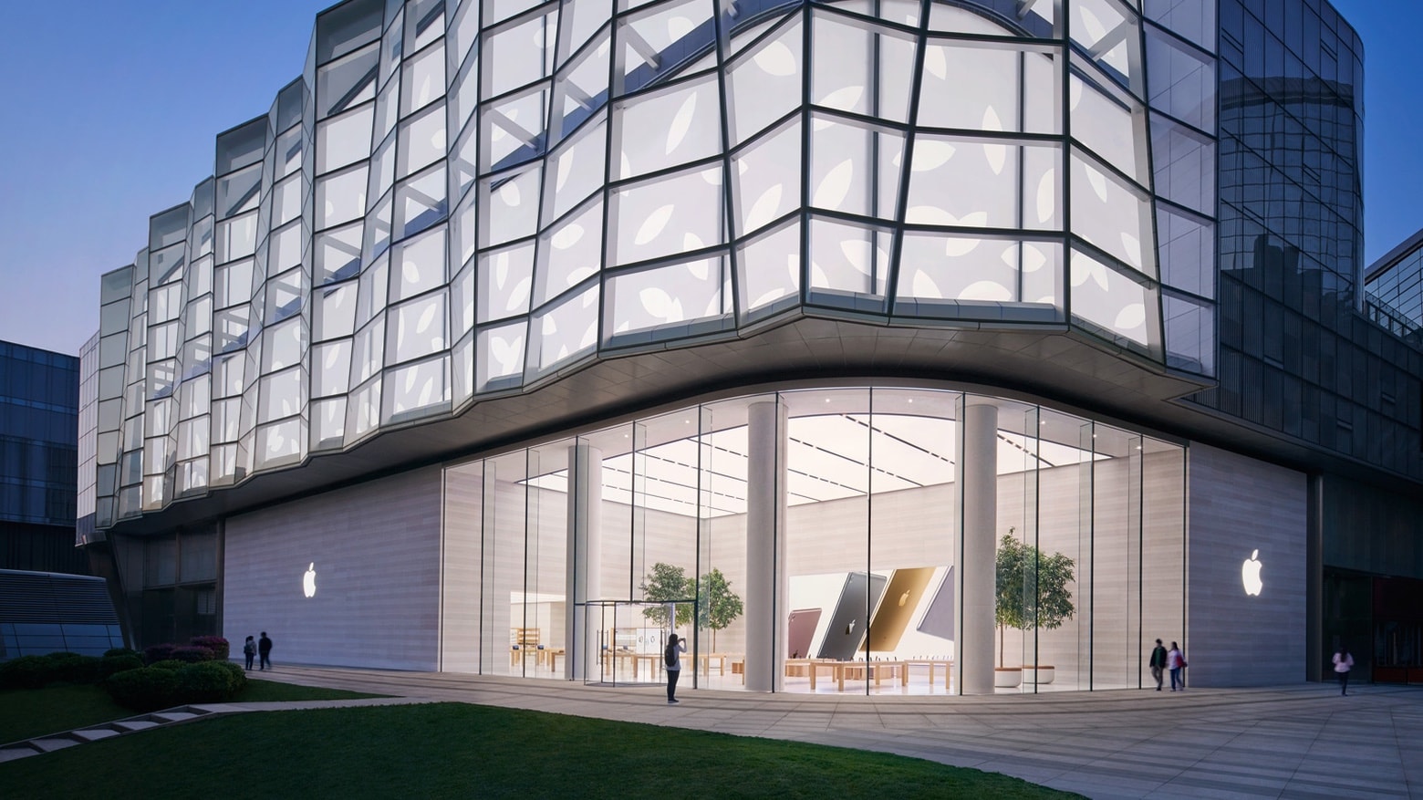 Some Apple Stores in China reopen despite coronavirus.