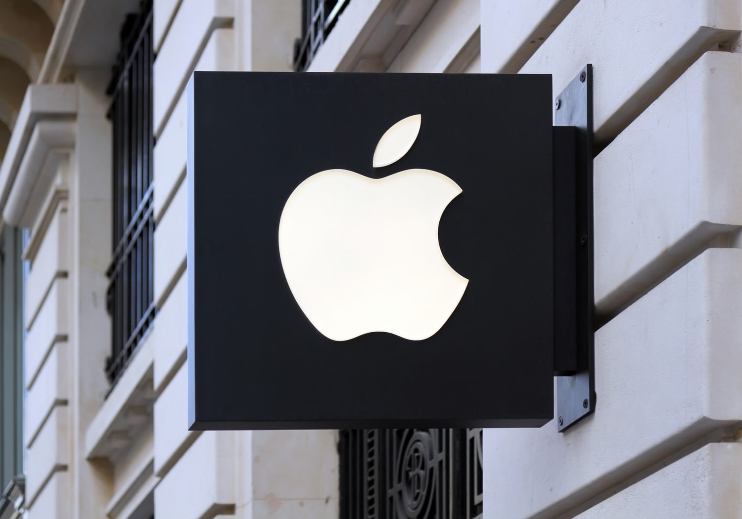 Apple.logo.paris.store