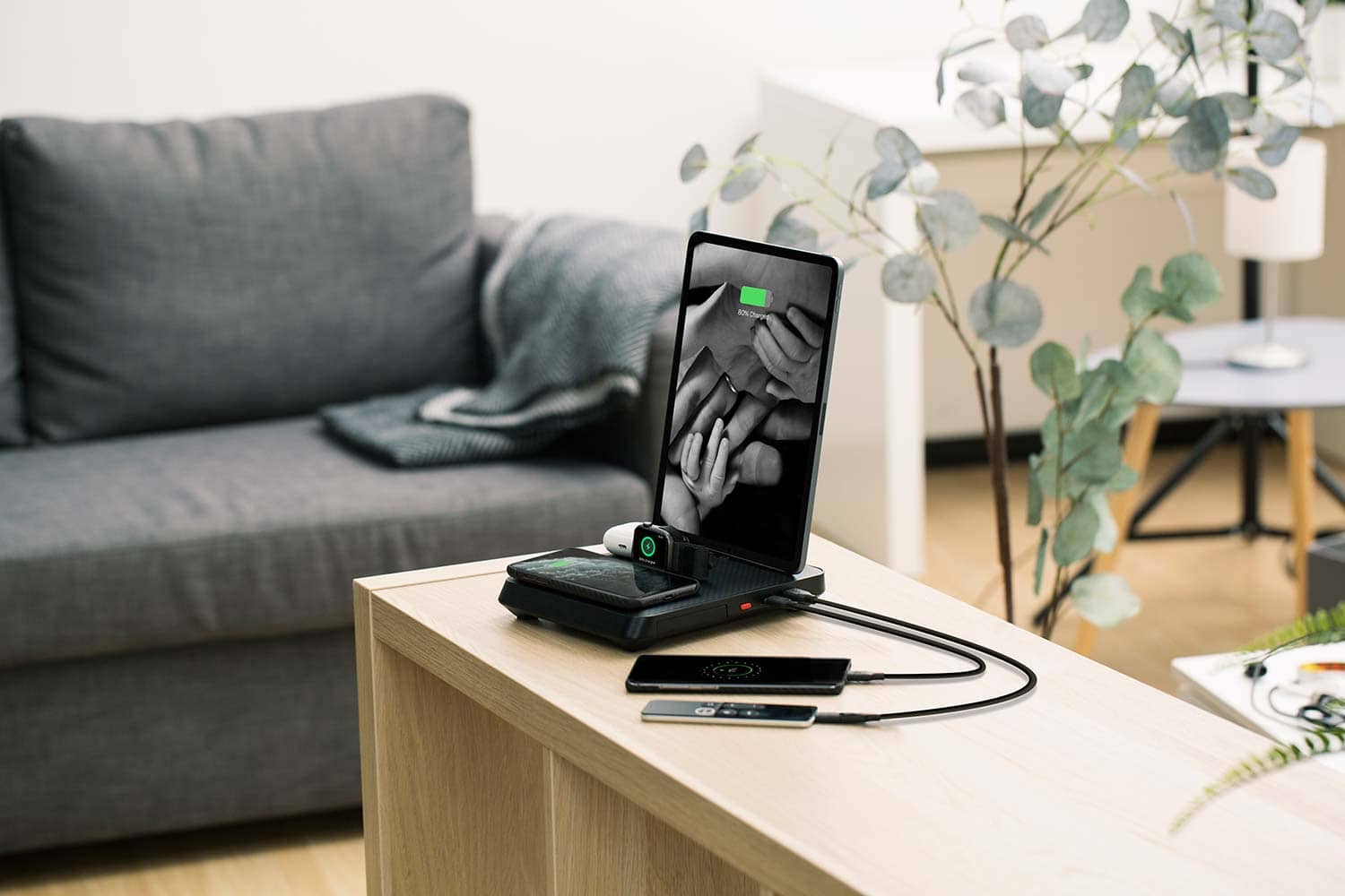 Air Omni 6-in-1 charger