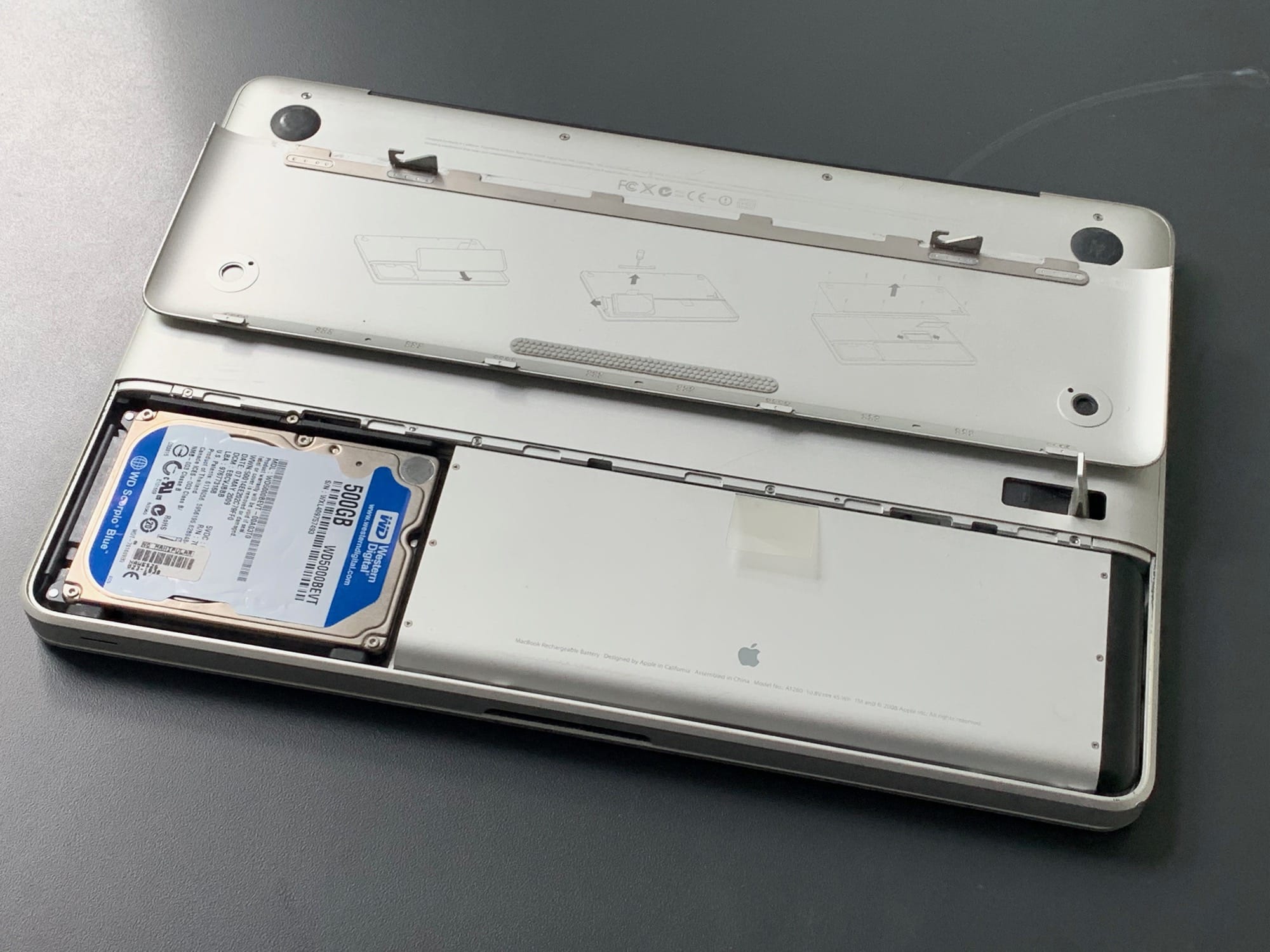 Even the hard drive is easy to replace in the 2008 unibody MacBook.