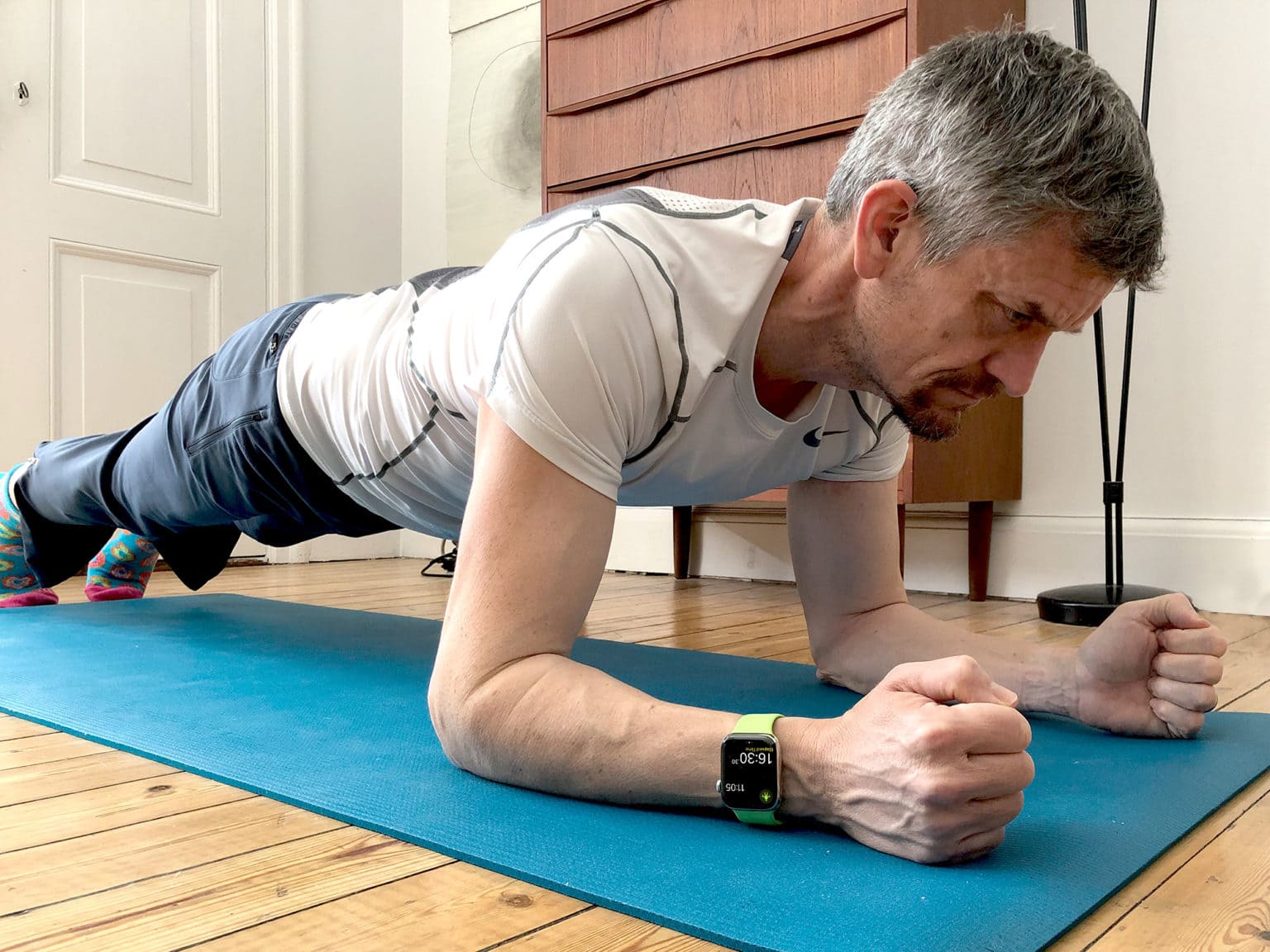 Our essential guide to building rock-hard abs (with a little help from Apple Watch).