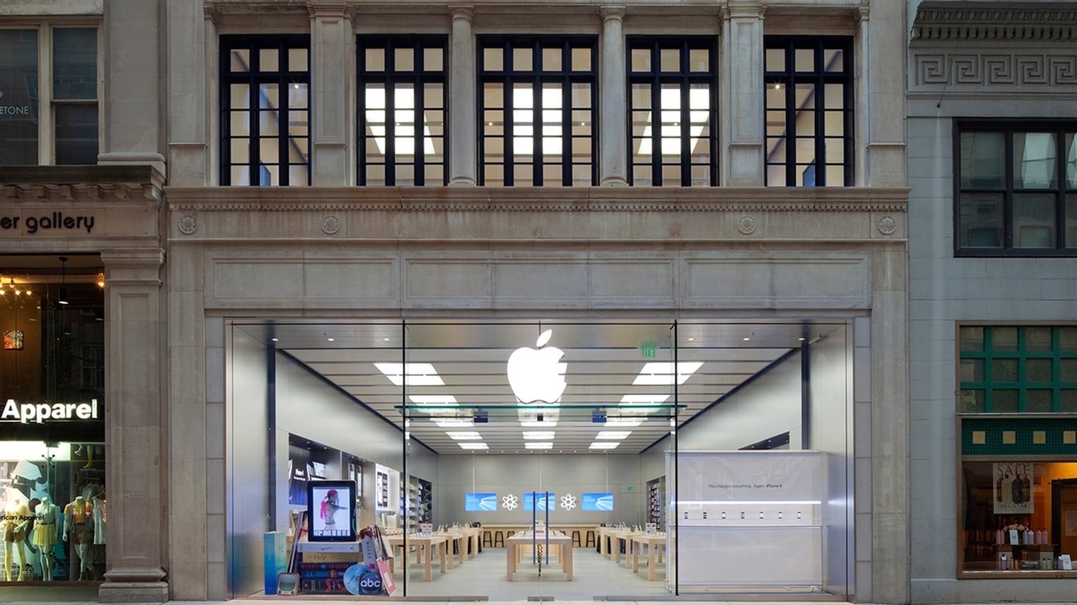 The Apple Store on Walnut Street in Philadelphia is closed