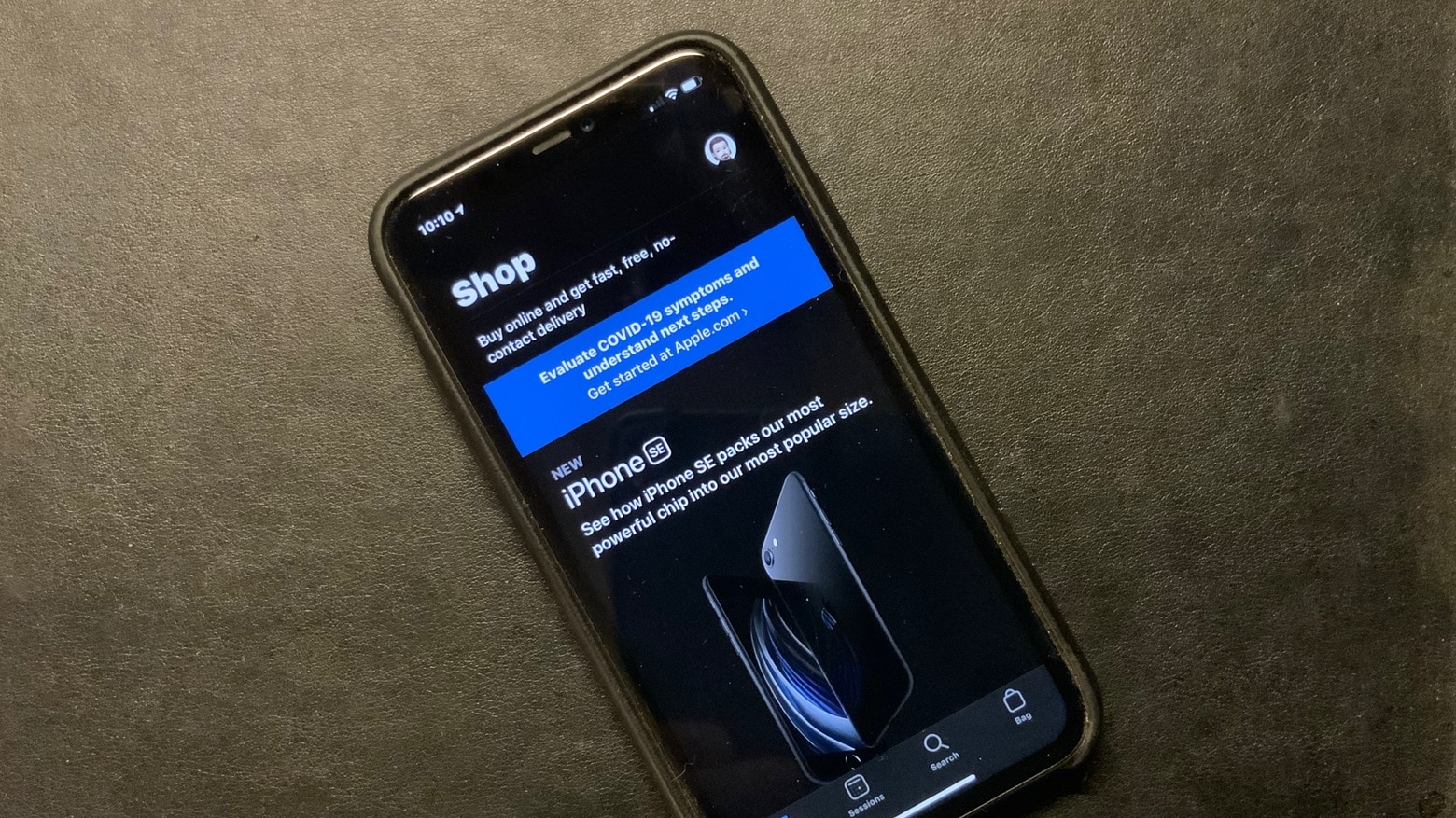 Apple Store’s new Dark Mode