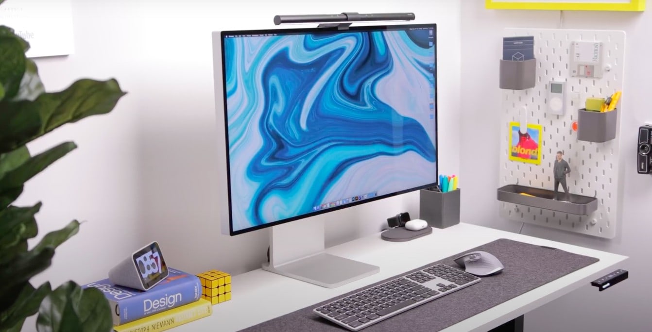 MacBook Setup: The Pro Display XDR delivers crystal-clear quality.