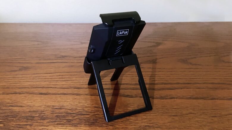 LikPok Hyper Mirror fits in an adapter and sits in a table stand.