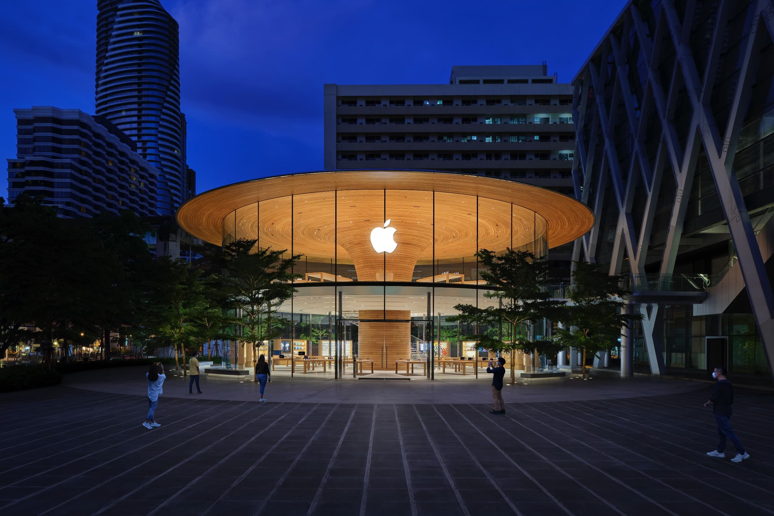Apple Central World 3