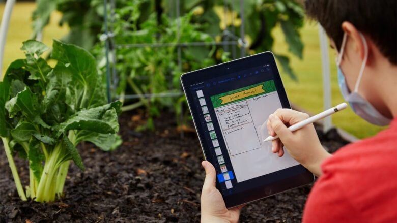 A science teacher’s free ebook shares years of experience using iPad in the classroom.