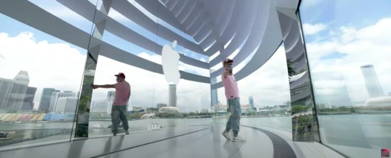 A "secret passage" located in Apple Marina Bay Sands is a perfect selfie spot.