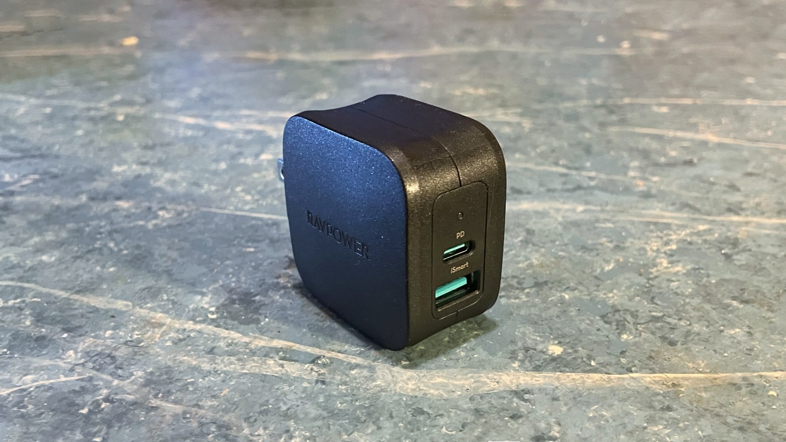 RAVpower PD 30W USB-C Charger with Lightning Cable review