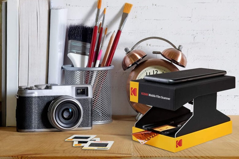 Kodak Mobile Film Scanner: Scan, convert, edit, save and share your old film negatives straight from your smartphone or tablet, compatible with Android and iOS