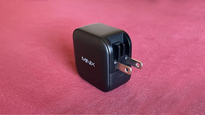 Plugging in the Minix Neo P1 is a snap.