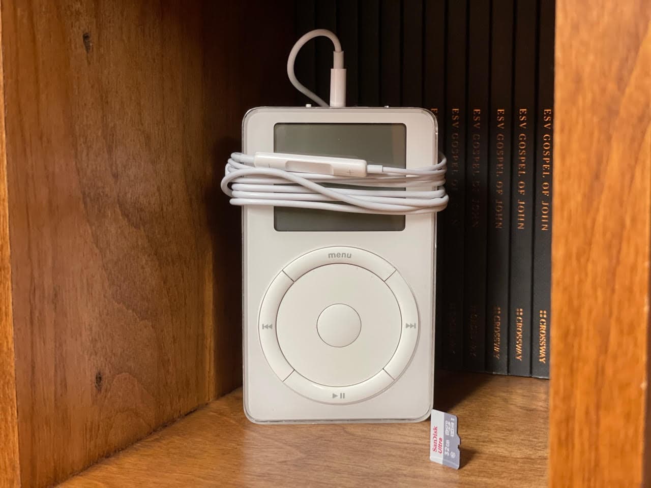 This 2nd-gen iPod isn't just on display. It still works.