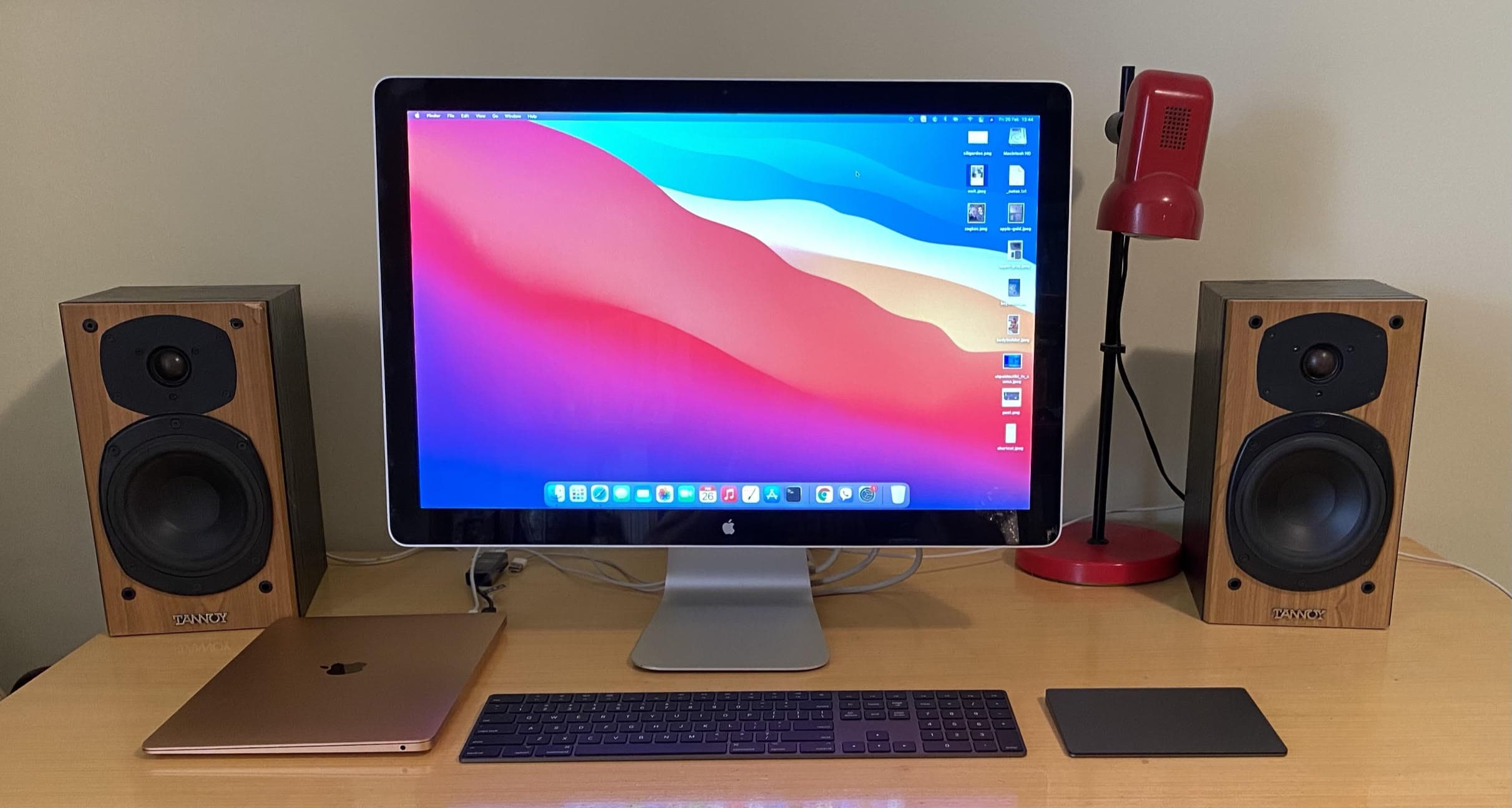 Goulielmos' retro screen and audio gear work fine with his MacBook Air.