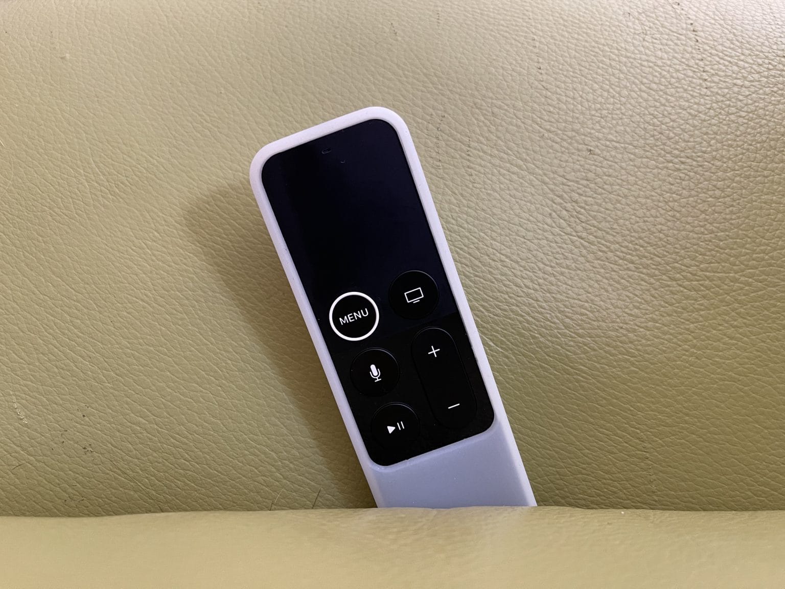 With the Elago R4 Retro silicone case, you can say goodbye to losing your Apple TV Siri Remote.