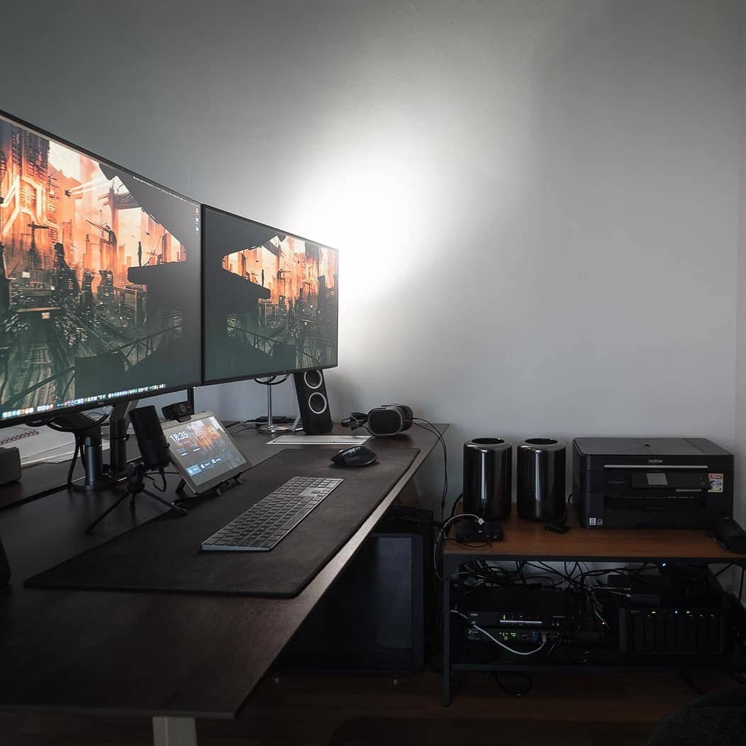 Dual monitors and a blazing-fast gaming PC round out the setup.
