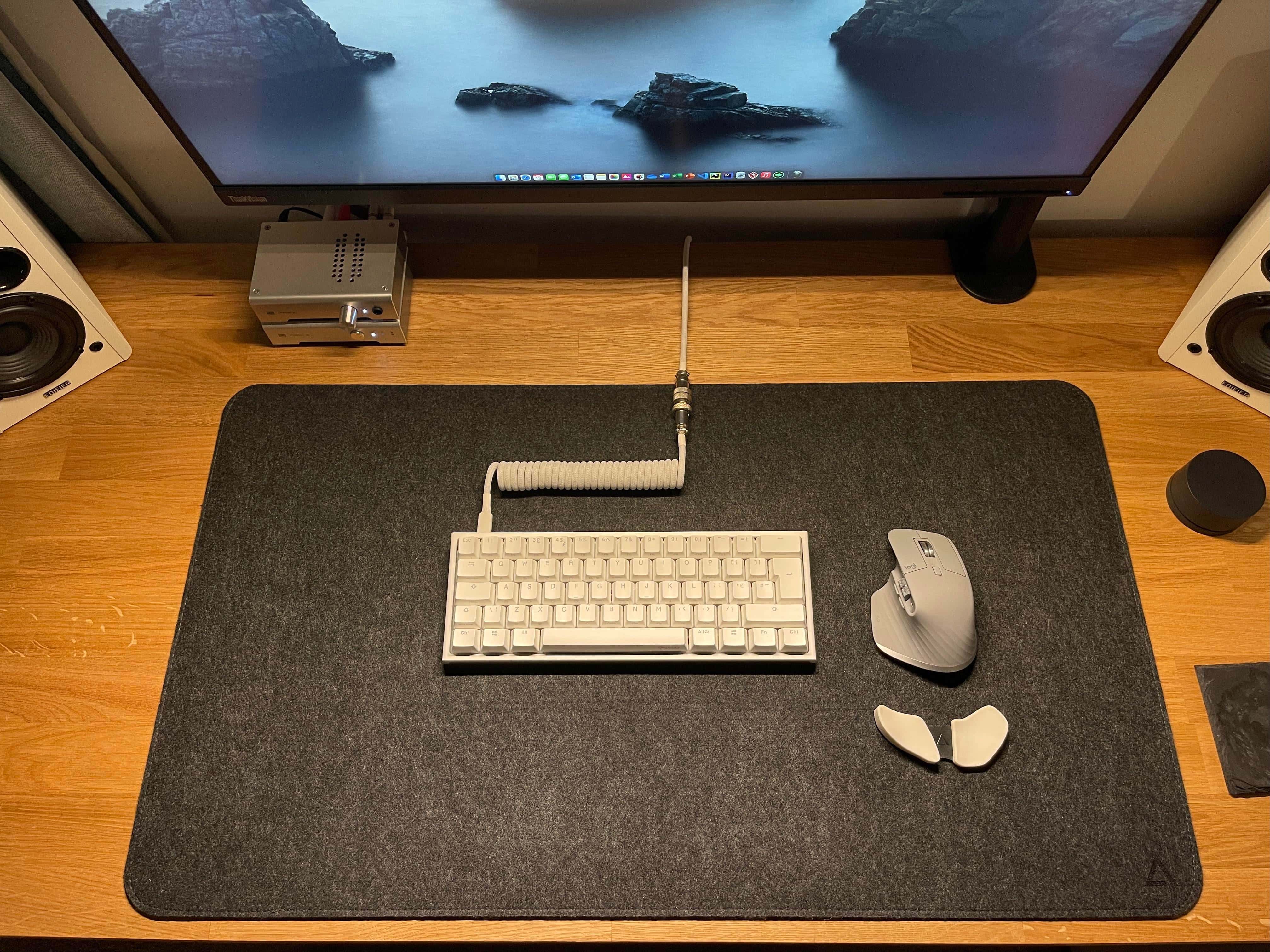 You don't see that ergonomic wrist rest for the mouse and that coiled cable for the keyboard every day. 