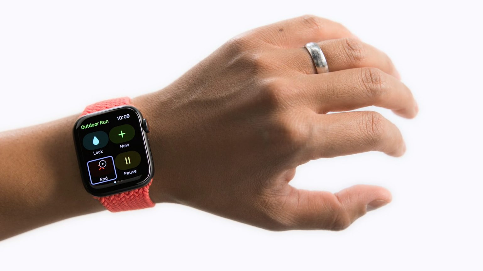 AssistiveTouch lets users control Apple Watch by clenching their fists.