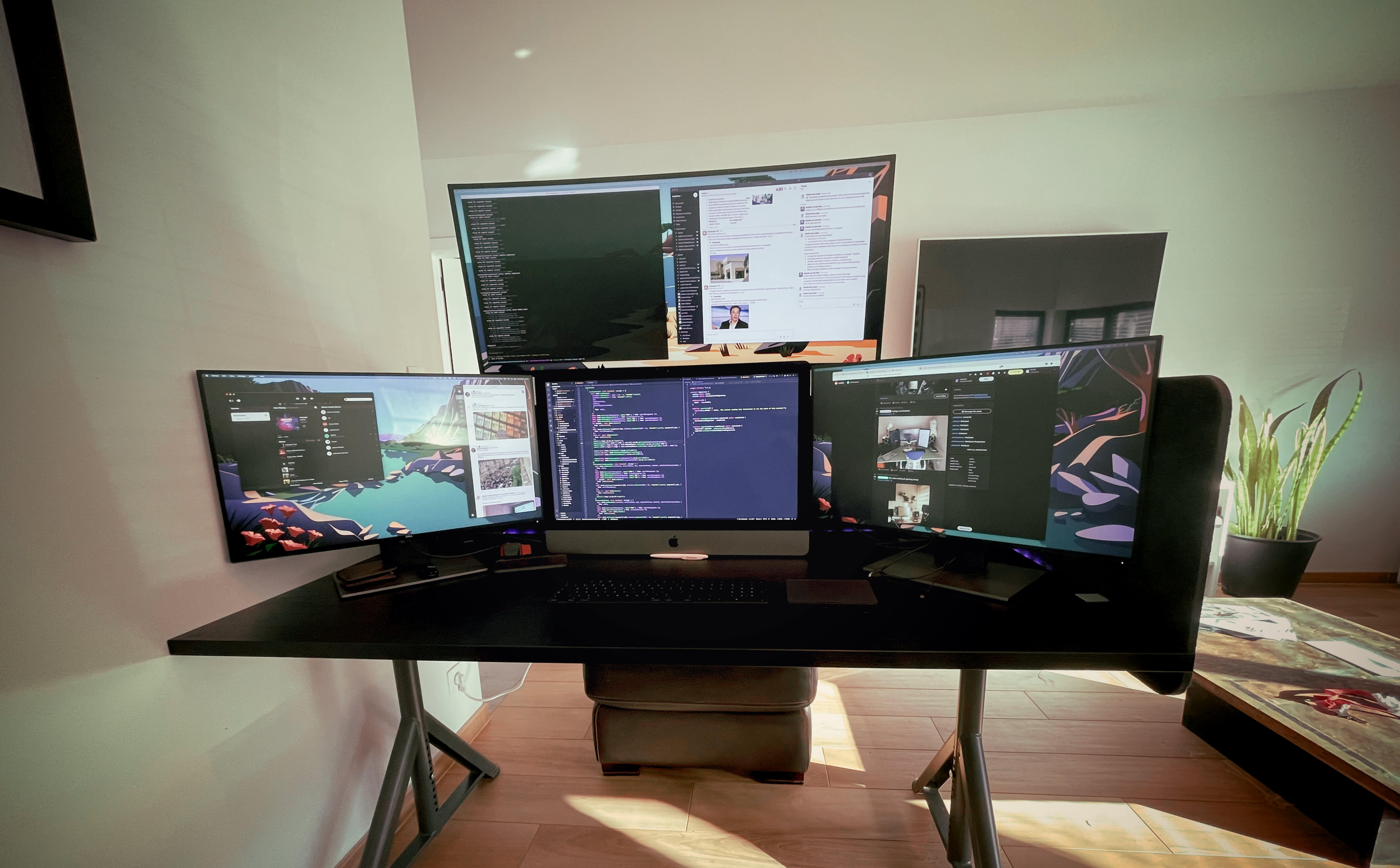 Can you have too many monitors? [Setups] Cult of Mac