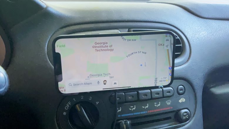 Mophie Snap+ Wireless Vent Mount with iPhone 12 Mophie Snap+ Wireless Vent Mount with iPhone 12