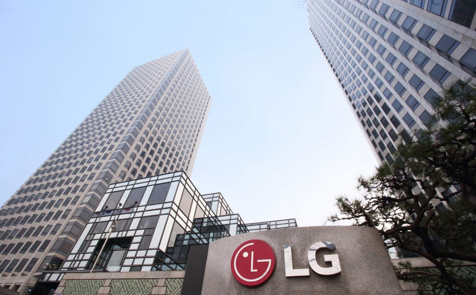 LG Electronics might start selling iPhones in its stores.
