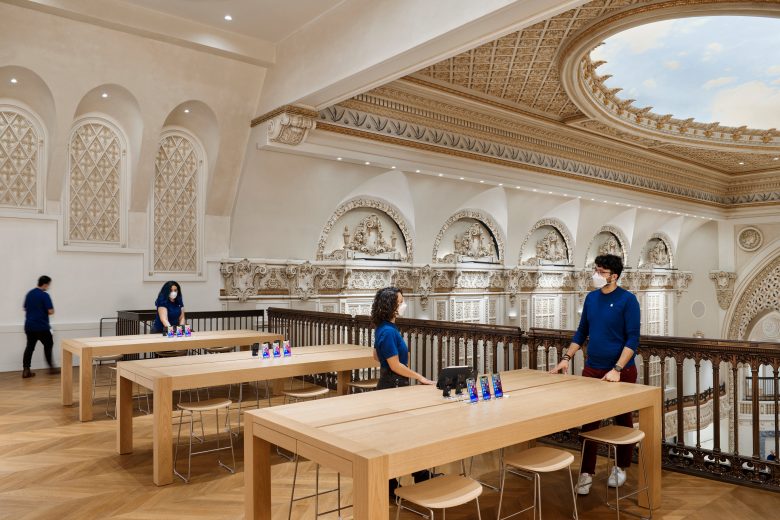 Apple Tower Theatre: The theater’s original balcony seating has been modernized and made accessible, creating an open, flexible space for Genius Bar appointments.