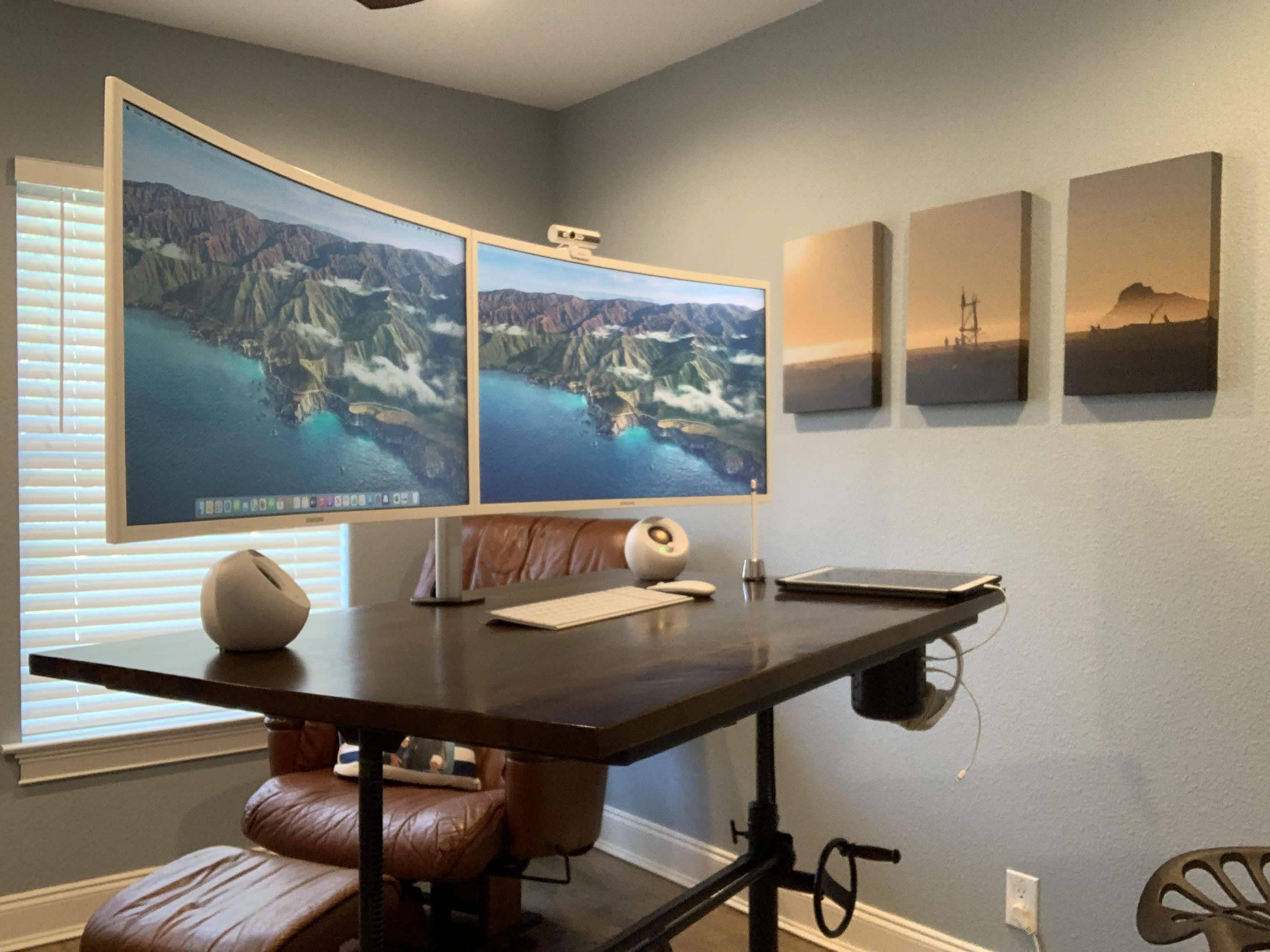 Chris Reed's dual-monitor M1 MacBook Pro setup was a long time in the making.