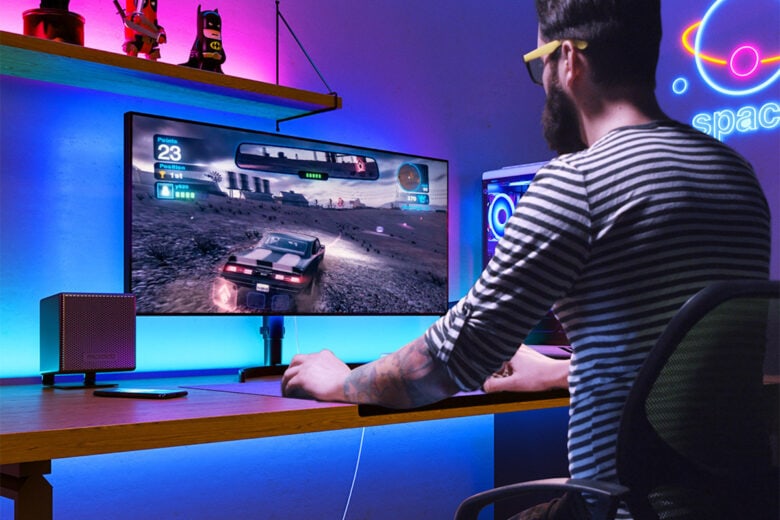 This Smart TV LED backlight features 16 million colors & 8 custom scenes.