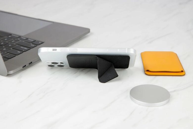 MagStand for iPhone