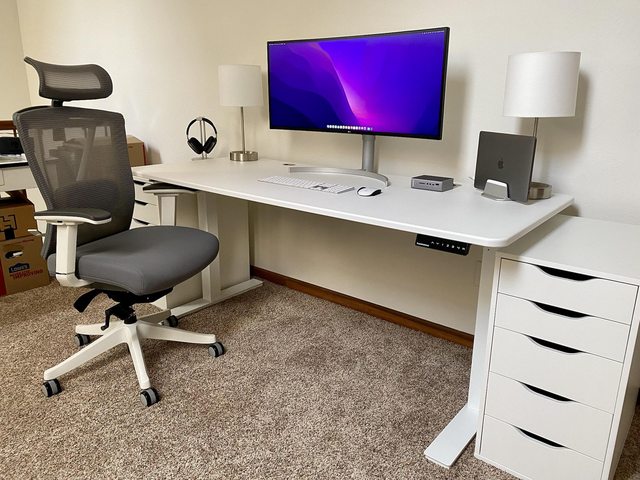This setup's so clean in part because of what's under that desk.
