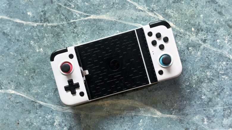 The GameSir X2 Lightning side-by-side game controller makes your iPhone more fun.