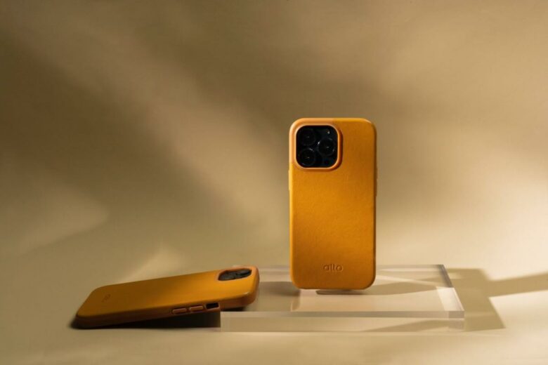 Until the end of October you can get a discount on a new Alto iPhone 13 leather case.