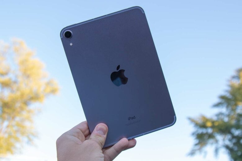 iPad mini in hand, held up to the sky: iPad mini is so compact and comfortable to hold that you can take it anywhere you go!