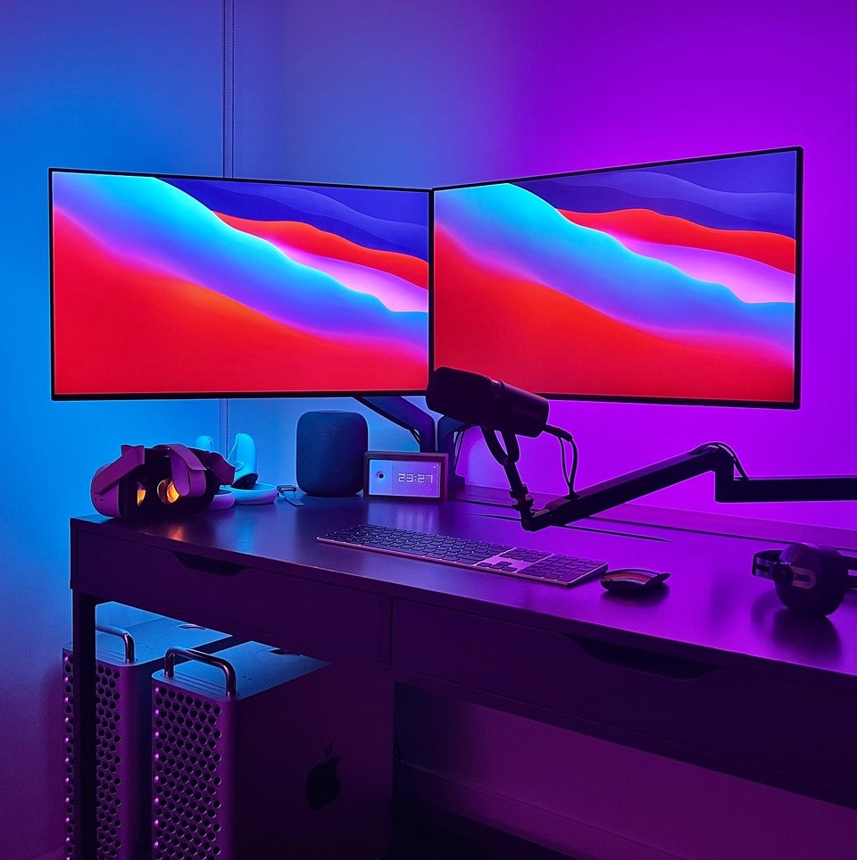 Cool wash: Note the two Mac Pro machines at lower left.