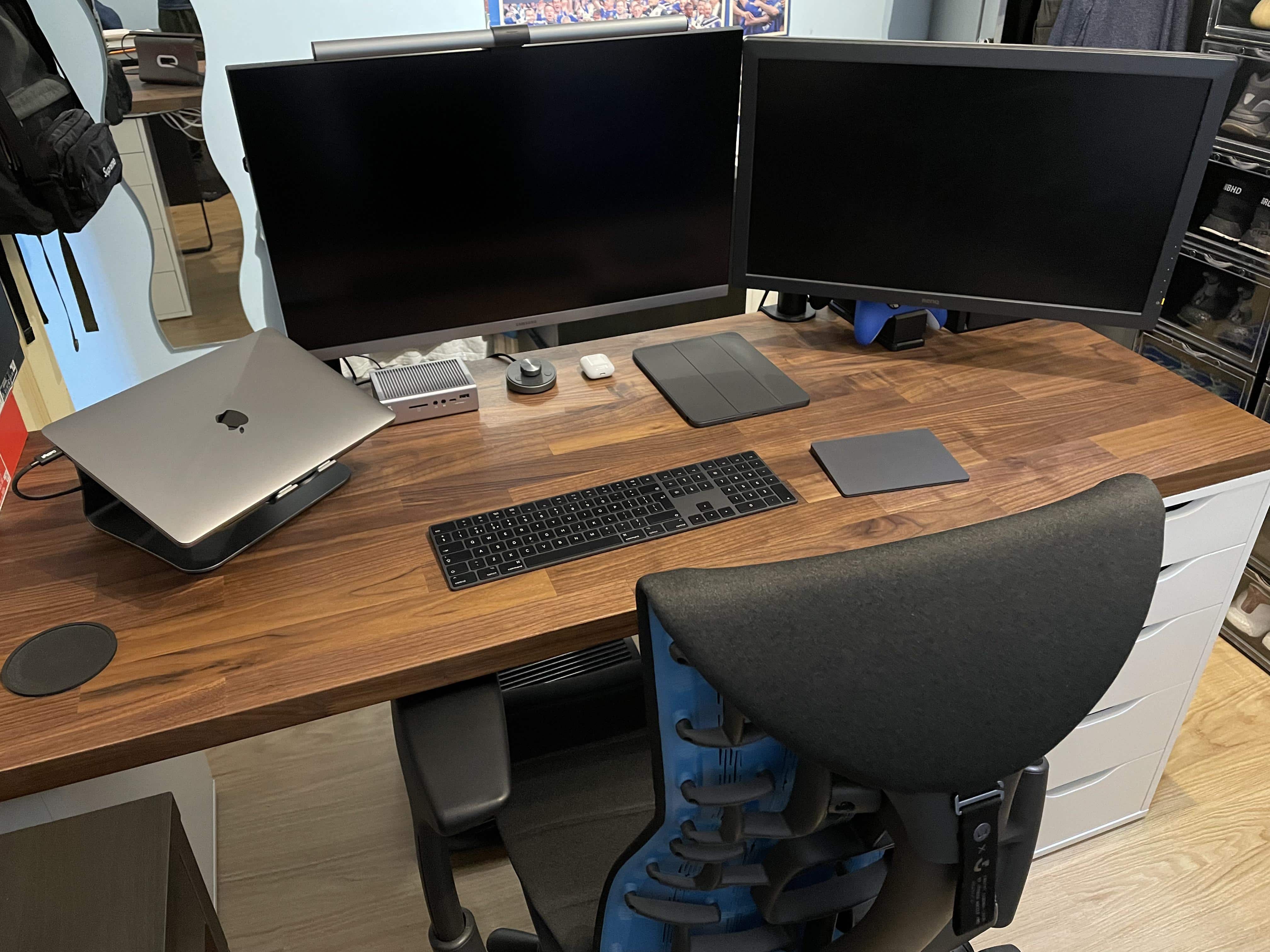 Mmm ... space gray Magic Keyboard and Magic Trackpad. What, no mouse?