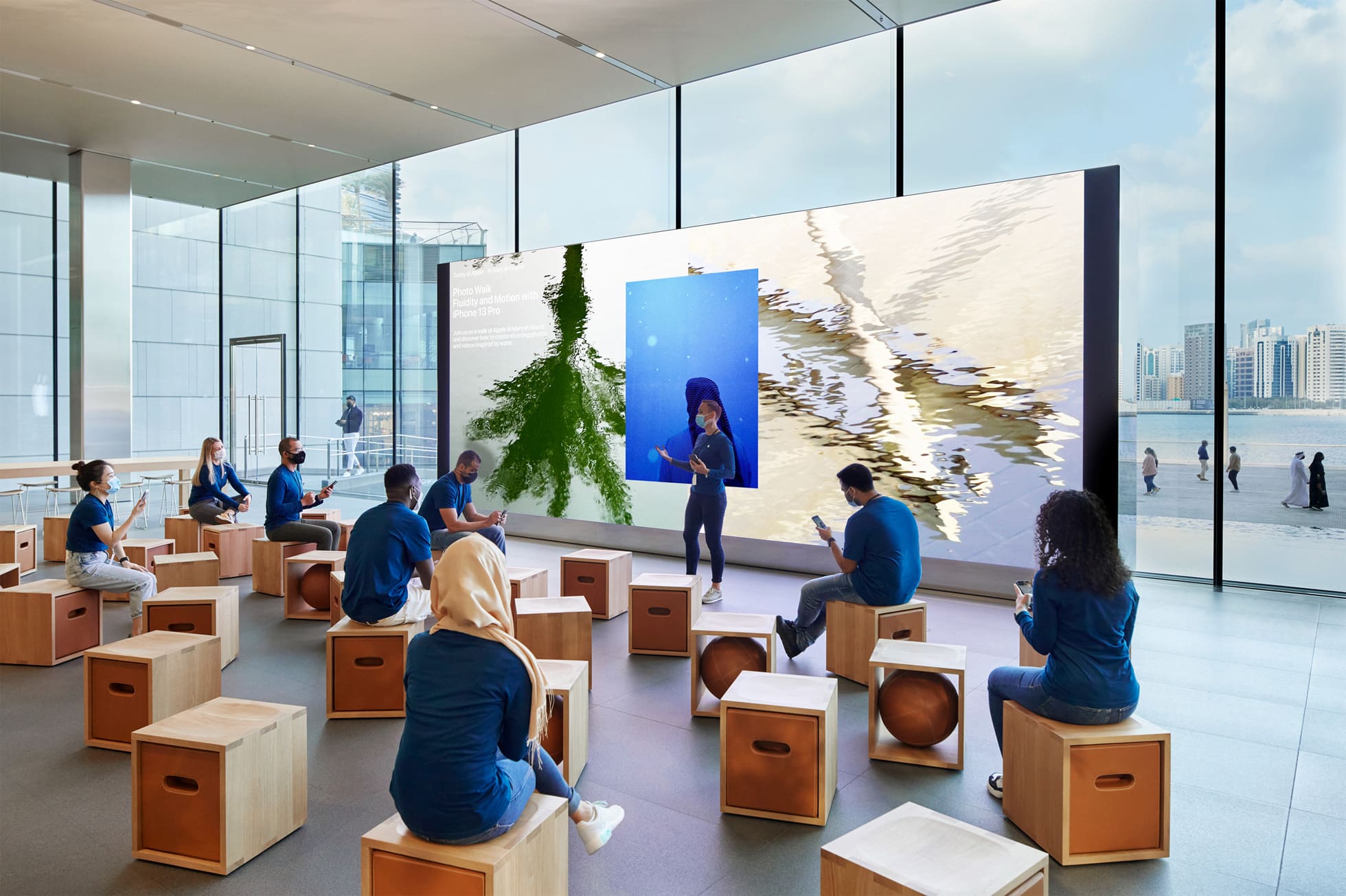 Apple Al Maryah Island preview forum The new store will feature special programs.