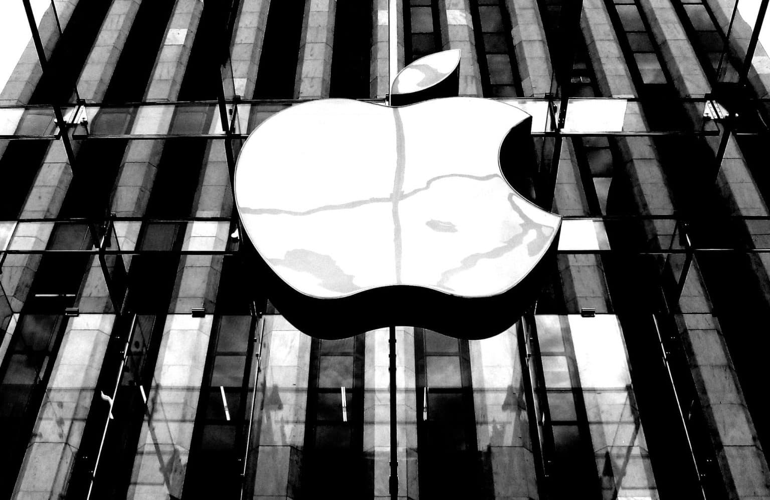 Warren Buffett's Berkshire Hathaway remains bullish on Apple.