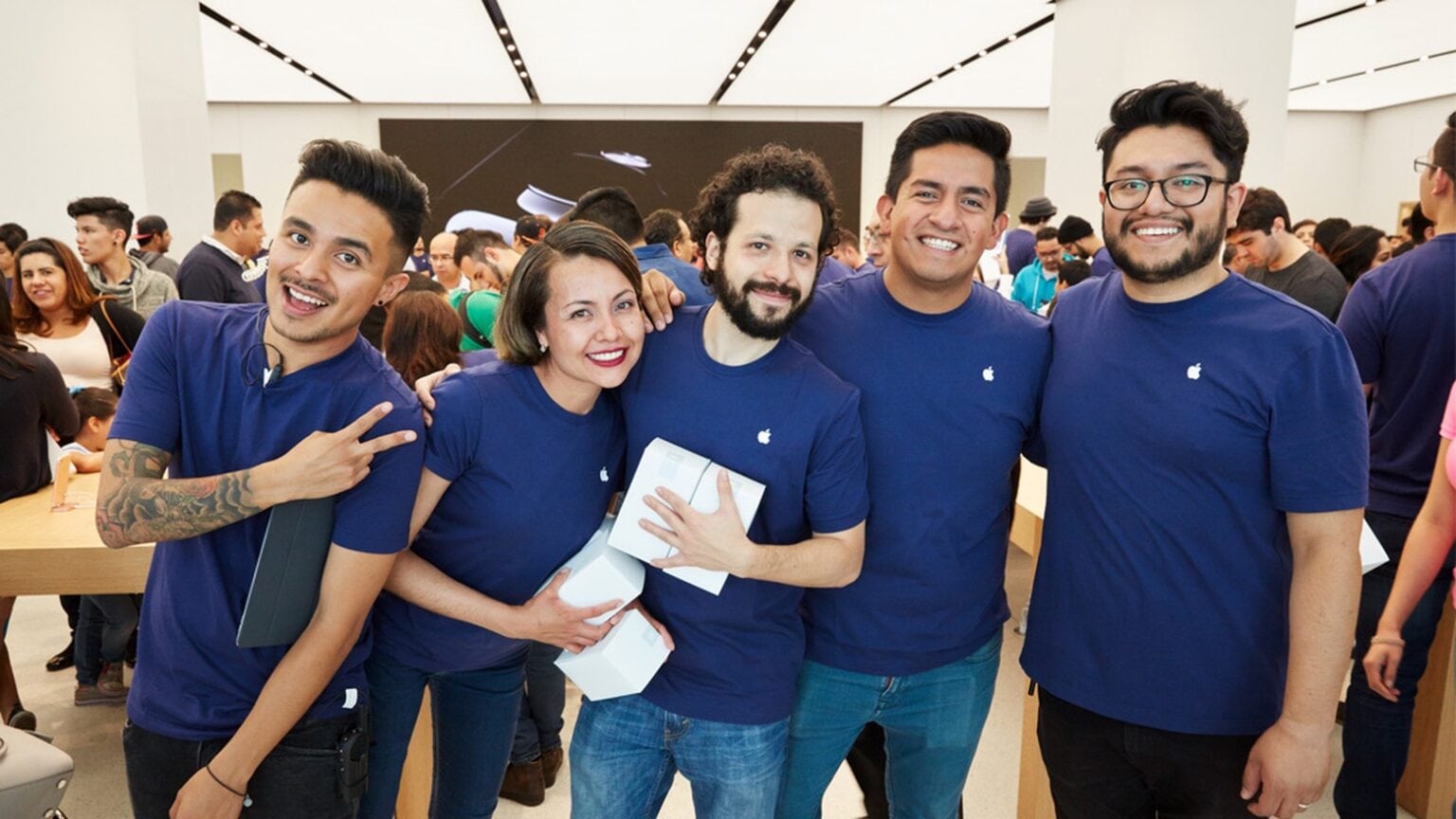 Union! Apple retail employees move to unionize