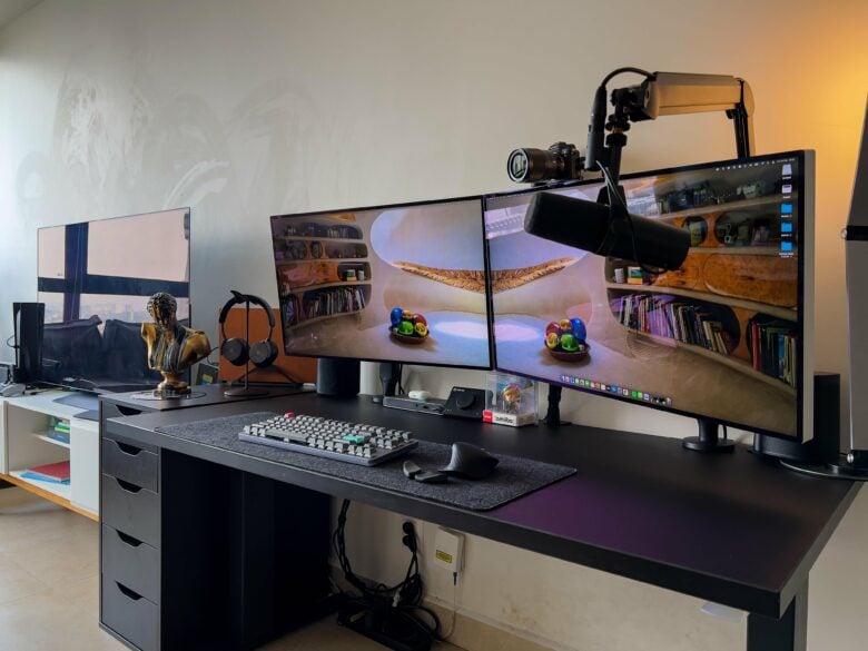 You don't see two Pro Display XDRs in one setup very often.