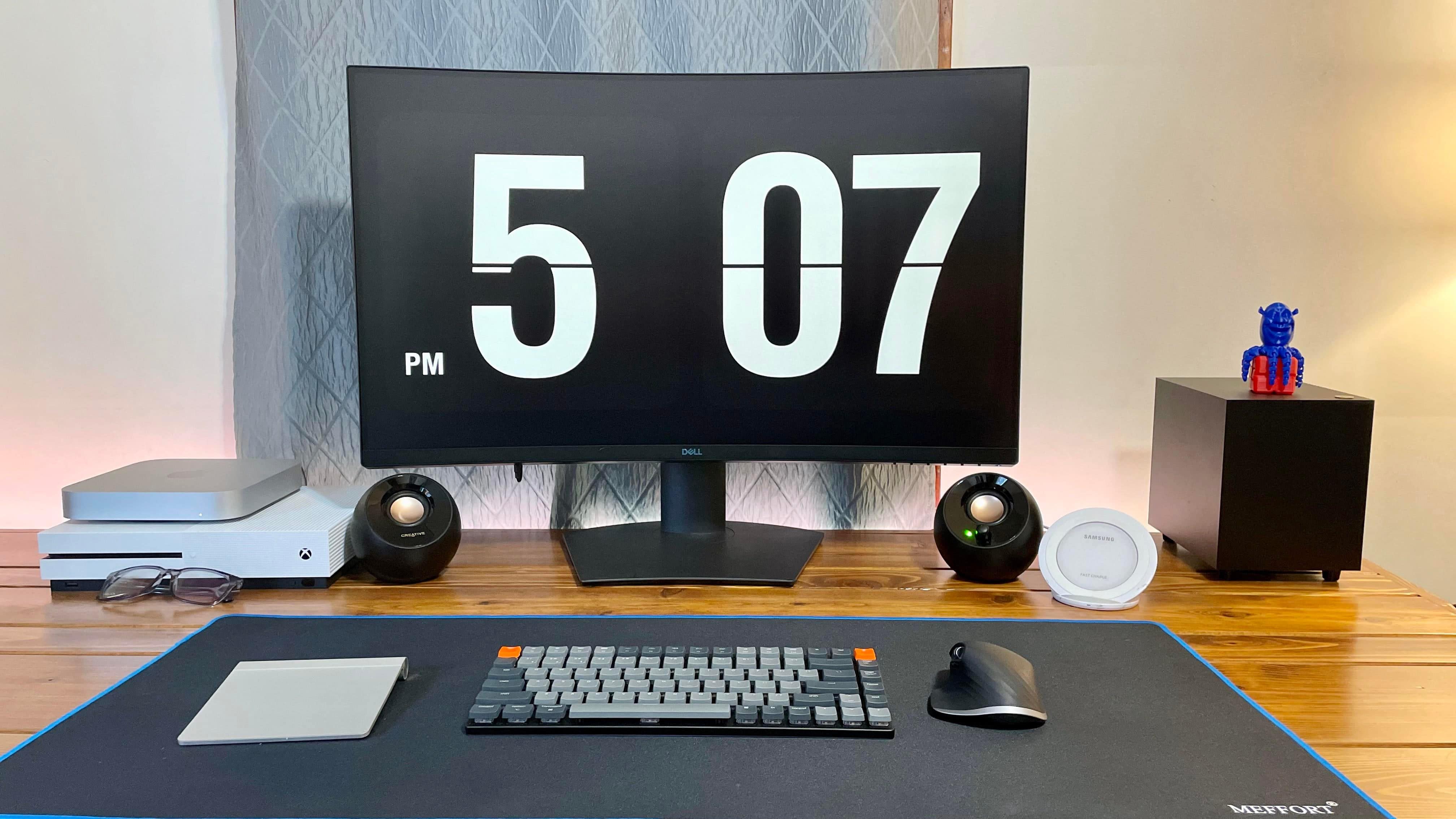 Here's a closer look at the setup proper, including a Keychron mechanical keyboard, a Logitech MX3 mouse and Creative Pebble speakers.
