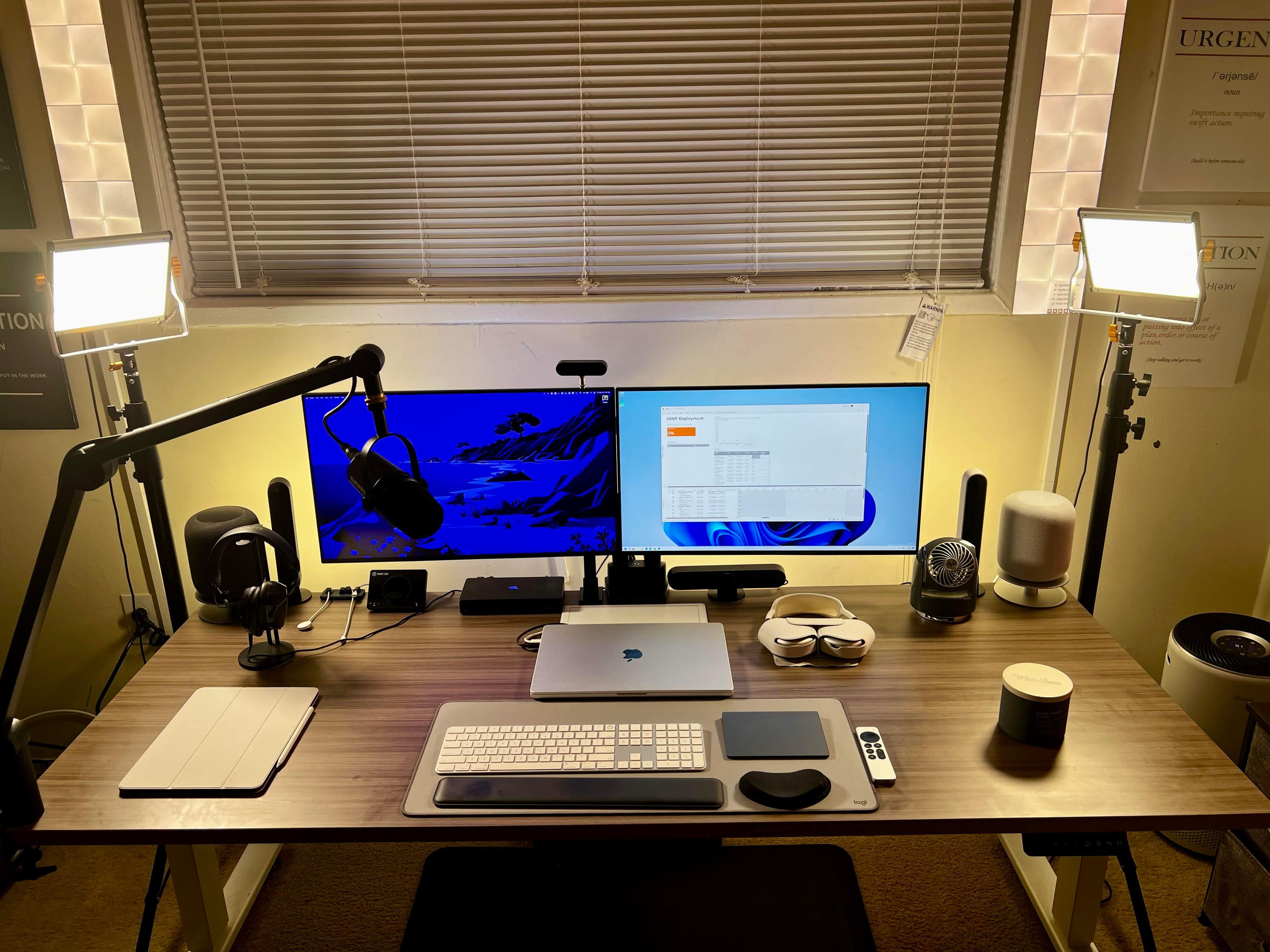 Here's a closer look at the setup proper. We envy those paired original HomePods.