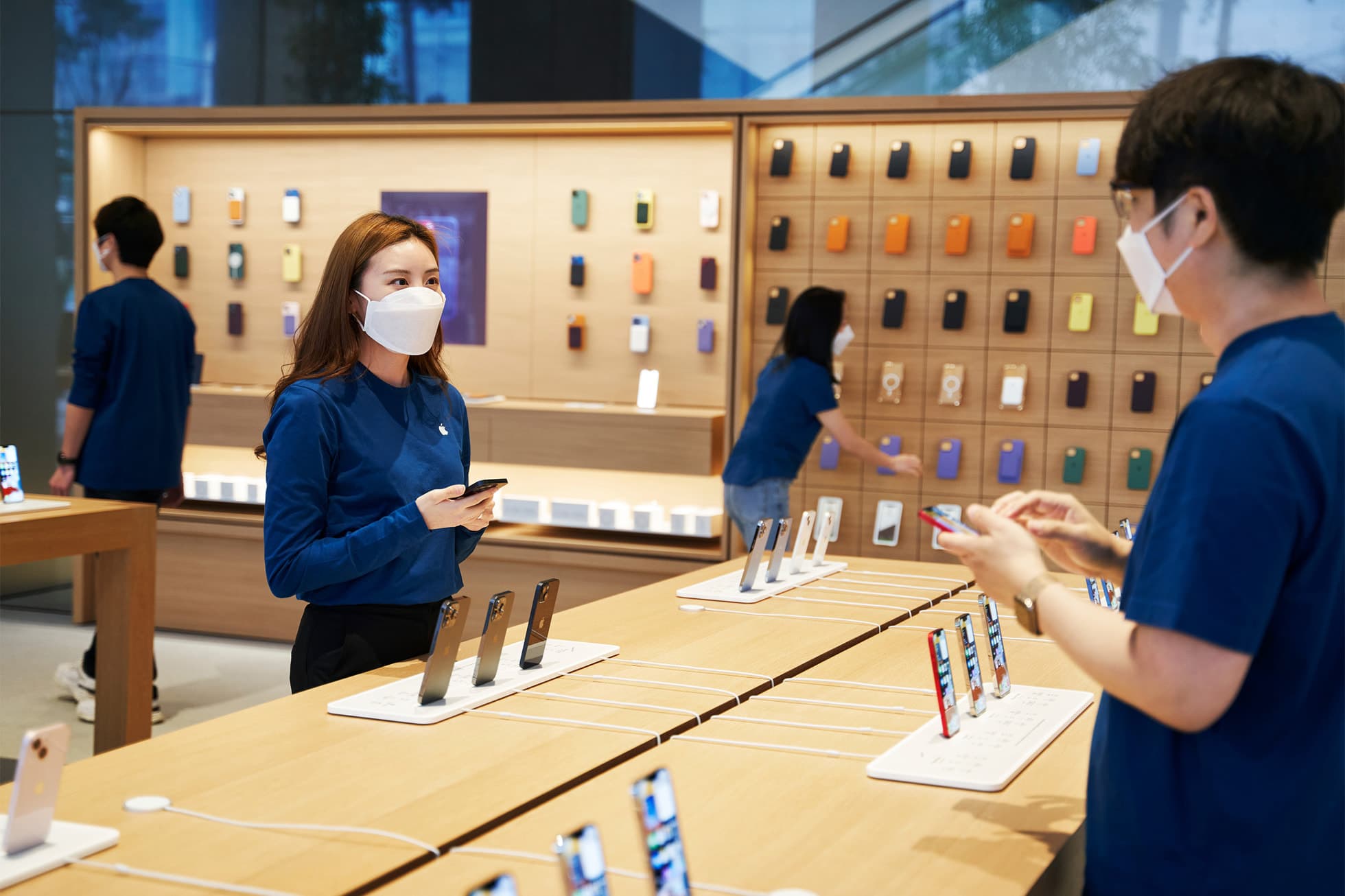 The store’s 220-person team, which collectively speaks 11 languages, is ready to help customers discover the best of Apple.
