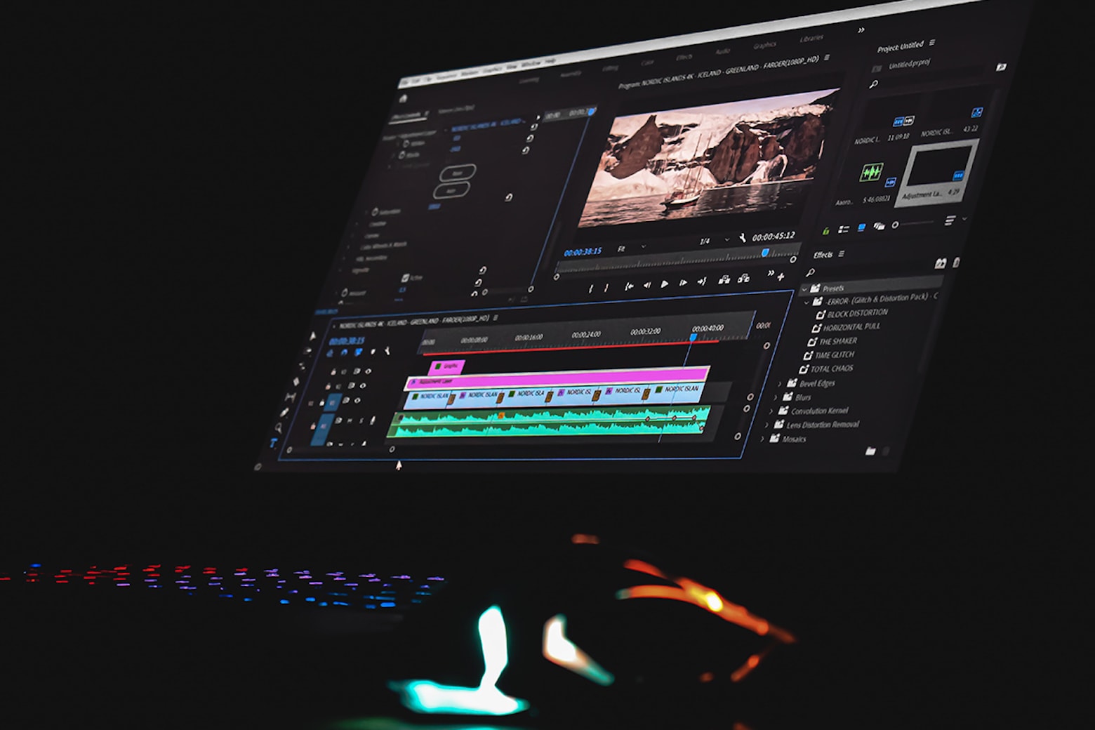 Learn the tools of professional graphic designers for $40.