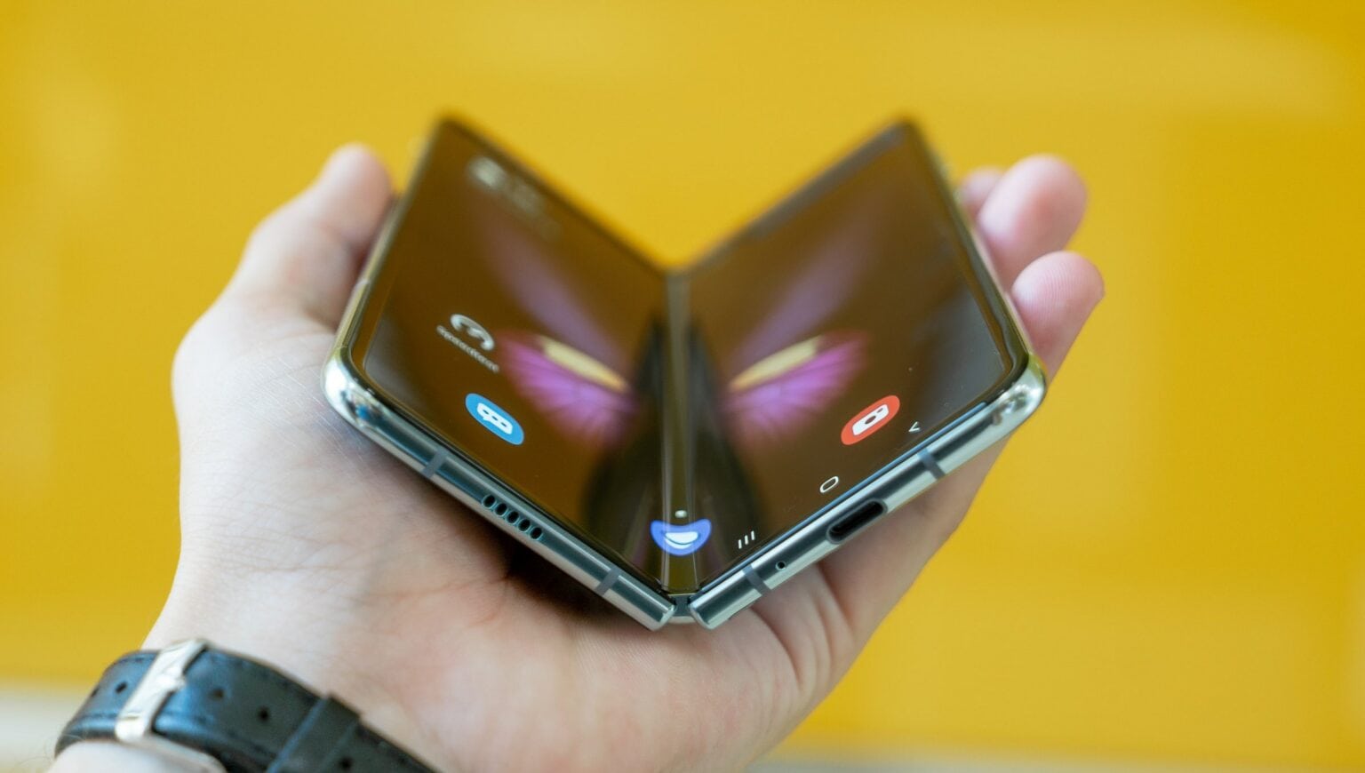 Apple tests 9-inch foldable