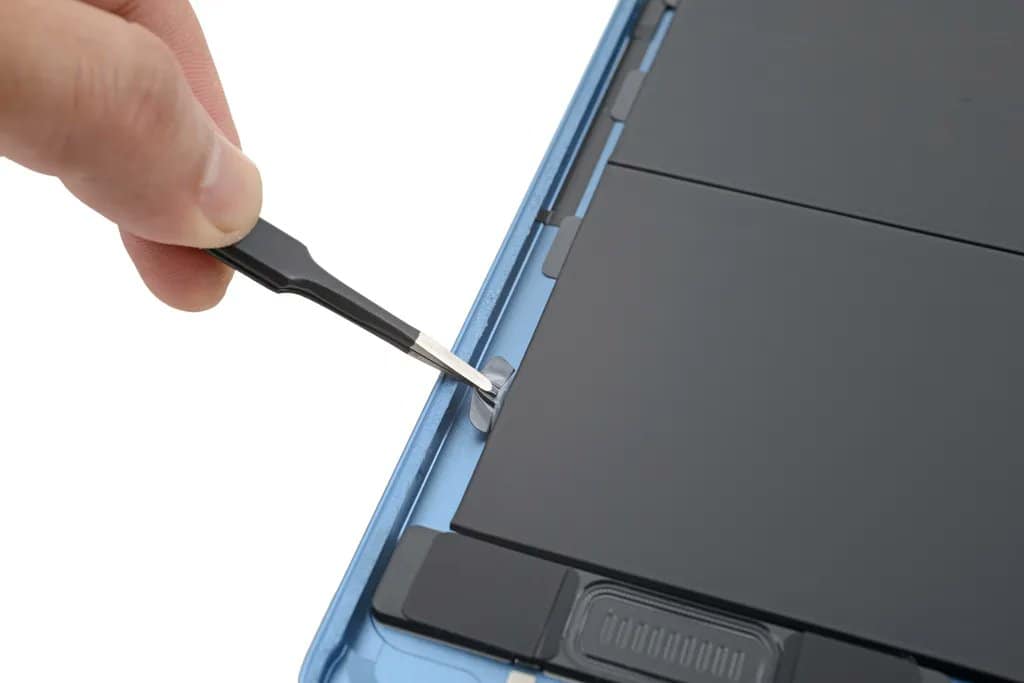 iPad Air 5 battery replacements are easier