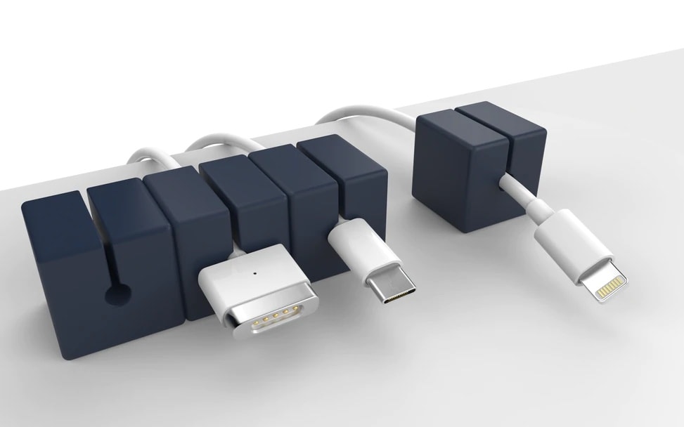 The magnetized cable blocks click together.
