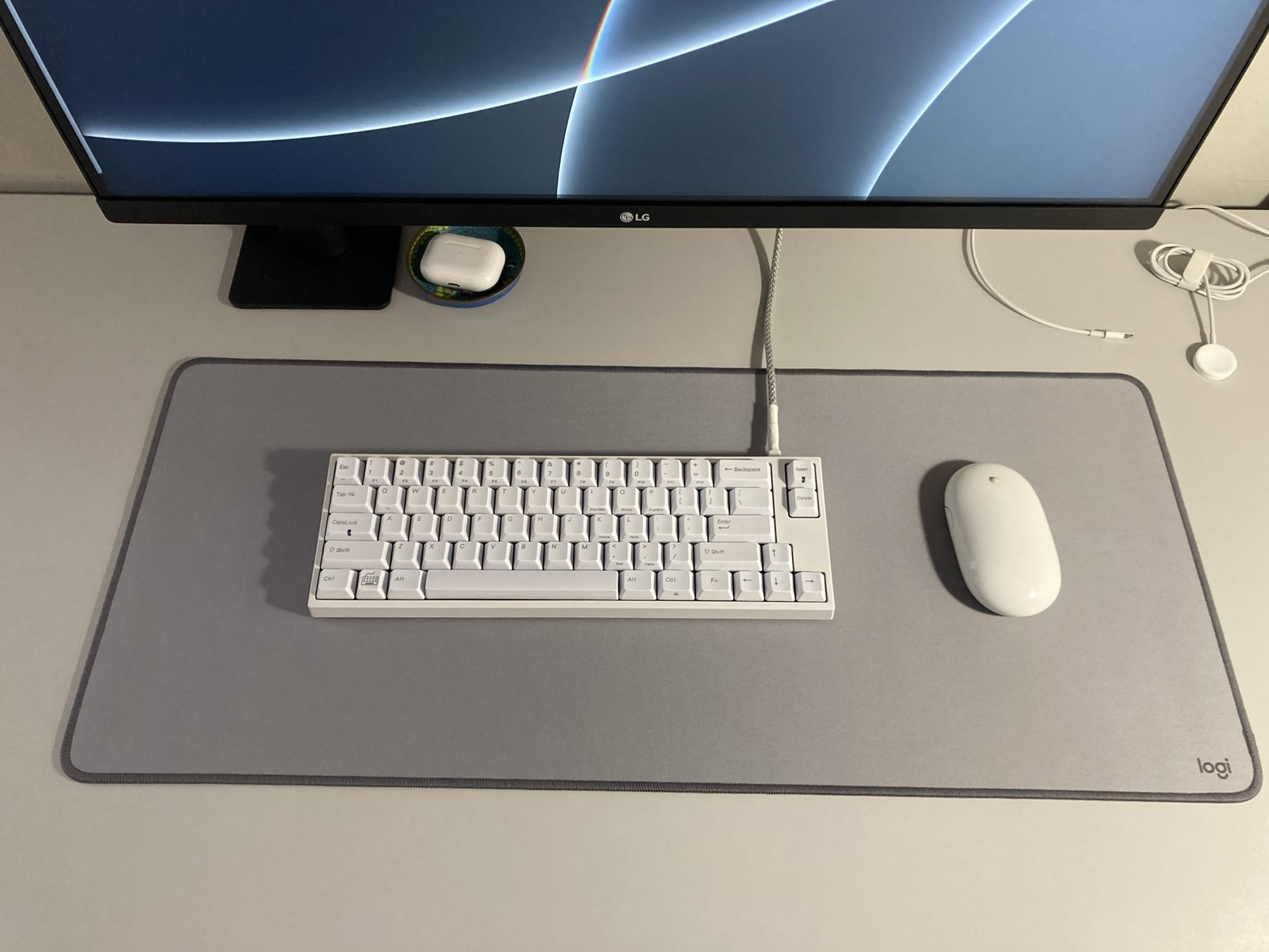 Here's a closer look at the input devices. The Mighty Mouse came out in 2005.