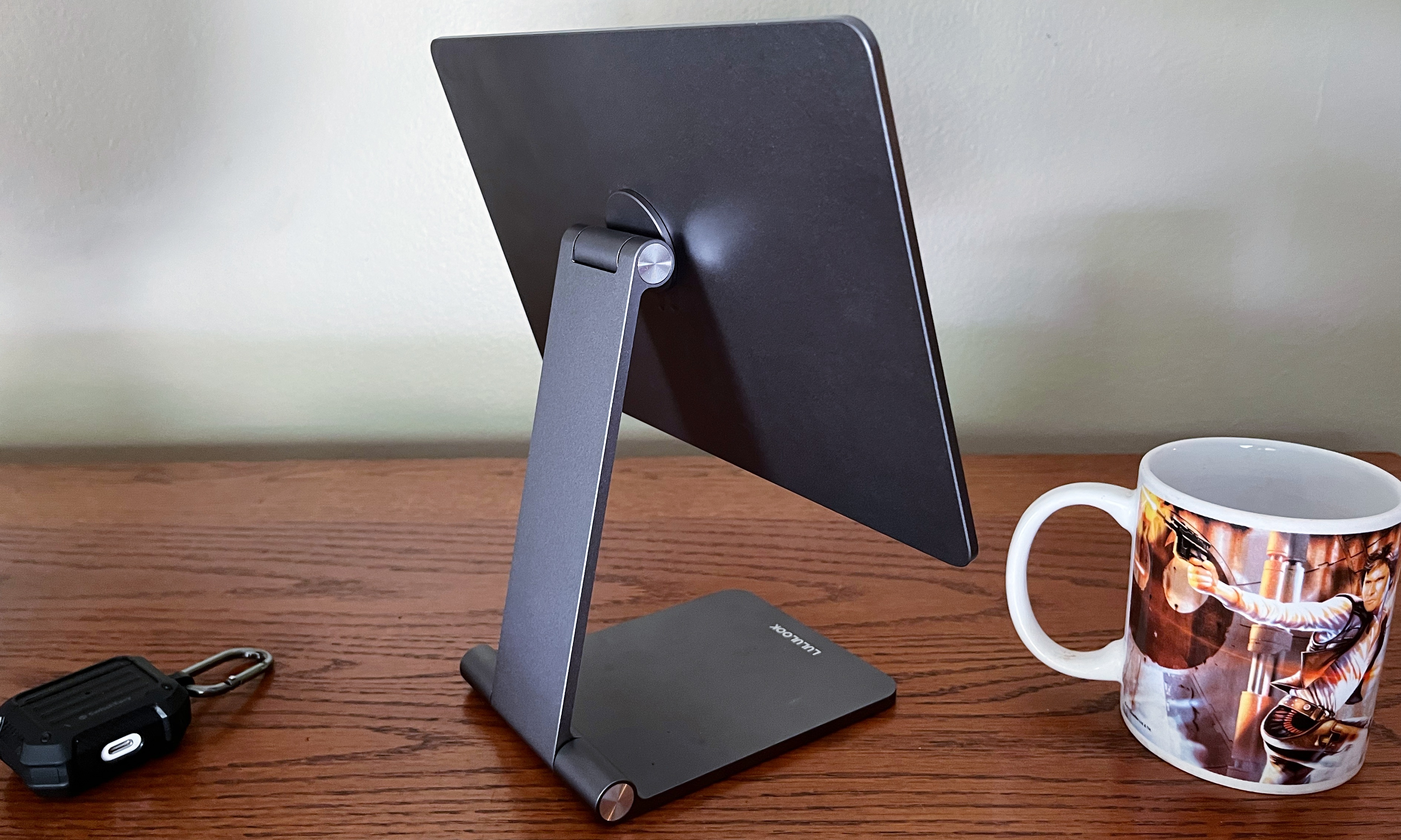 Lululook Foldable Magnetic iPad Stand without the iPad