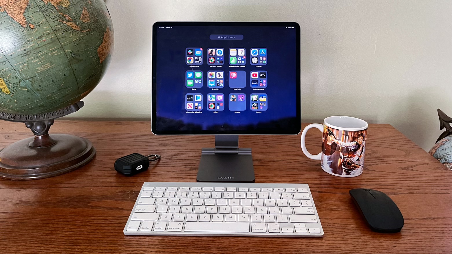 Lululook Foldable Magnetic iPad Stand review