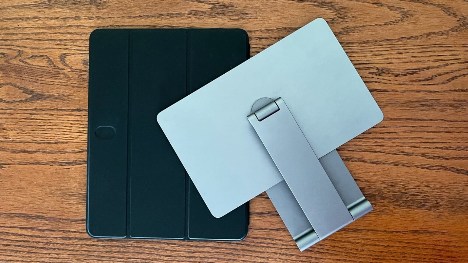 Lululook Foldable iPad Stand review Both flexible and portable